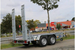 Blyss B35300/150 remorca transport utilaje  franata 3500 kg
  in 2 axe cu sarcina utila de 2800 kg
 si dimensiuni utile de 305x155x20cm
