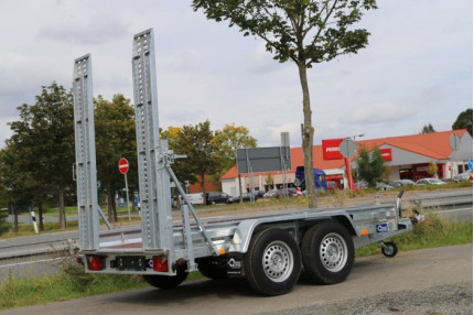 Blyss b35300/150 - remorca transport utilaje 3500 kg
  in 2 axe cu sarcina utila de 2800 kg
 si dimensiuni utile de 305x155x20cm