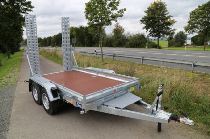 Blyss b35350/180 - remorca transport utilaje 3500 kg
  in 2 axe cu sarcina utila de 2715 kg
 si dimensiuni utile de 350x180x20cm