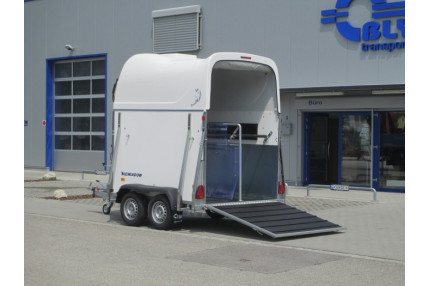 Blyss derby m - remorca destinata transportului de cabaline 2000 kg in 2 axe cu sarcina utila de 1135 kg
si dimensiuni utile de 310x174x230cm