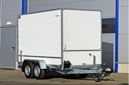 Blyss f2030htd - remorca carosata 2000 kg
in 2 axe cu sarcina utila de 1350 kg
si dimensiuni utile de 305x146x180cm