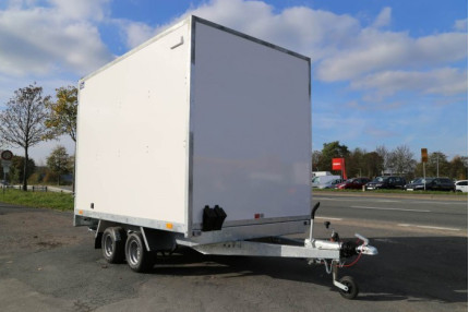 Blyss fc2730htd furgon - remorca carosata 2700 kg
in 2 axe cu sarcina utila de 1830 kg
si dimensiuni utile de 300x180x180cm