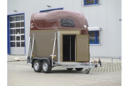 Blyss havanna - remorca destinata transportului de cabaline 2500 kg
in 2 axe cu sarcina utila de 1560 kg
si dimensiuni utile de 310x174x234cm