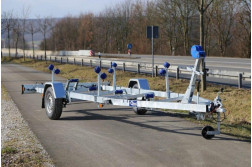 Blyss P1315H remorca transport barci franata 1300 kg
cu sarcina utila de 947 kg
si dimensiuni utile de 520-620x250(max)cm Blyss P1315H remorca transport barci franata 1300 kg
cu sarcina utila de 947 kg
si dimensiuni utile de 520-620x250(max)cm