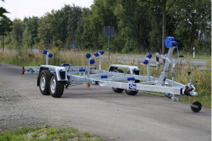 Blyss p2015ht - remorca transport barci 2000 kg
cu sarcina utila de 1542 kg
si dimensiuni utile de 680x250cm