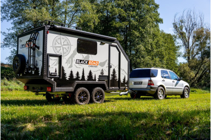 Blyss speedcaravan black road - remorca Caravana Camping 2700 kg  in 2 axe cu sarcina utila de 680 kg
 si dimensiuni utile de 400x200x190cm