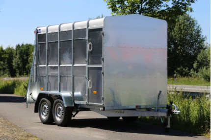 Blyss vt2736 - remorca Auto de transportat animale 2700kg
  in 2 axe cu sarcina utila de 1718 kg
 si dimensiuni utile de 360x177x186cm