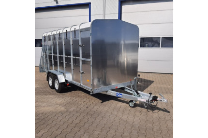 Blyss vt3543 - remorca Auto de transportat animale 3500kg
  in 2 axe cu sarcina utila de 2350 kg si dimensiuni utile de 430x177x200cm