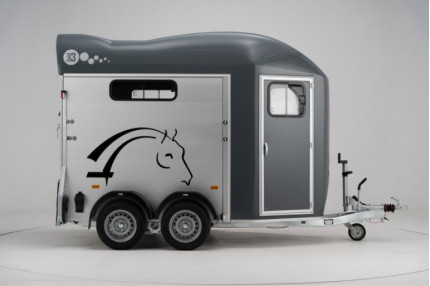 Blyss cheval liberte gold iii - remorca destinata transportului de cabaline 2000 kg  in 2 axe cu sarcina utila de 1070 kg
 si dimensiuni utile de 340x174x230cm